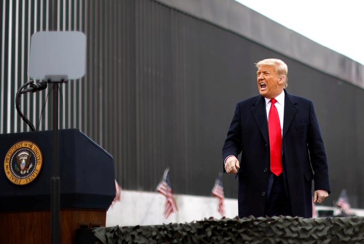Chuyến thăm bức tường biên giới Mỹ-Mexico của ông Trump hôm 12/1 là lần đầu tiên ông Trump xuất hiện trước công chúng kể từ sau vụ bạo loạn ở Điện Capitol xảy ra hôm 6/1.