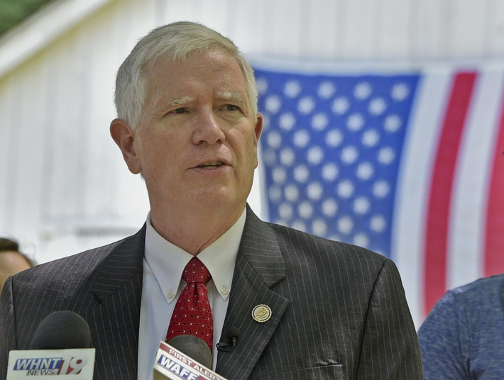 Mo Brooks bắt đầu sự nghiệp luật sư khi làm việc tại văn phòng công tố quận Tuscaloosa. Ảnh: AP.