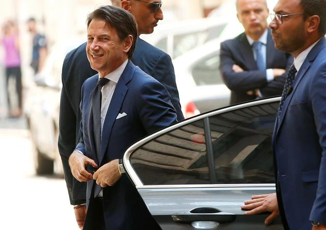 Ông phản đối "sự nở phì của luật pháp Italy", ủng hộ việc bãi bỏ "những luật vô dụng", đồng thời hỗ trợ đơn giản hóa bộ máy quan liêu. Ảnh: Reuters.
