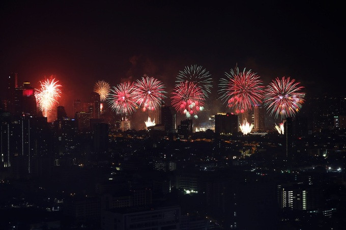 Màn bắn pháo hoa mừng năm mới ở thủ đô Bangkok, Thái Lan. Ảnh: Reuters.