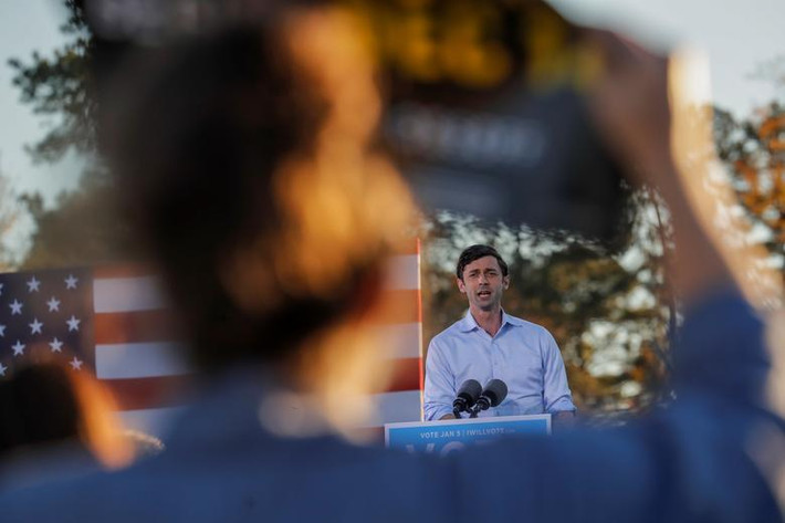 Ứng viên Jon Ossoff vận động tranh cử tại Savannah, Georgia, ngày 3/1.