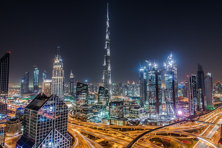 1. Dubai là một trong những thành phố phát triển nhanh nhất trong số bảy tiểu vương quốc của Các Tiểu vương quốc Ả Rập Thống nhất (UAE). Ảnh: Wikipedia.