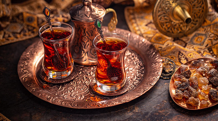 4. Trà là một trong những đồ uống phổ biến nhất ở Iran. Iran cũng có "sữa Ba Tư" nổi tiếng, được nhiều người dân Iran coi là loại thực phẩm thần kỳ, có thể kéo dài tuổi thọ. Ảnh: YM.