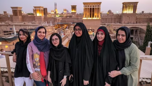7. Tại Iran, nhiều phụ nữ theo học trong các trường đại học hơn nam giới. Ở các trường đại học Iran, 60% sinh viên là nữ trong khi 40% là nam. Tuy nhiên, trong các chương trình Thạc sĩ và Tiến sĩ, con số này giảm đi đáng kể. Ảnh: HT.