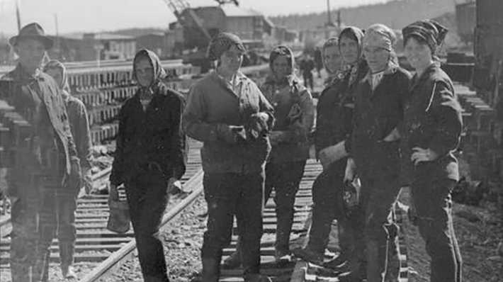 Năm 1974, hoạt động xây dựng Đường sắt Baikal-Amur được nối lại.