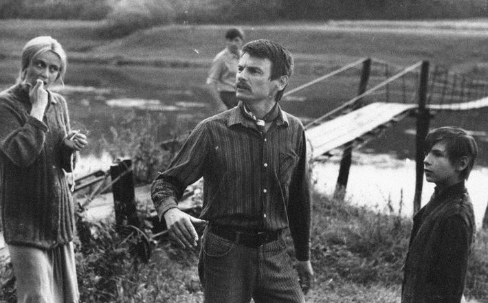 Andrei Tarkovsky quay bộ phim "Mirror" đình đám của ông vào năm 1974. Bức ảnh này chụp đạo diễn trên phim trường.