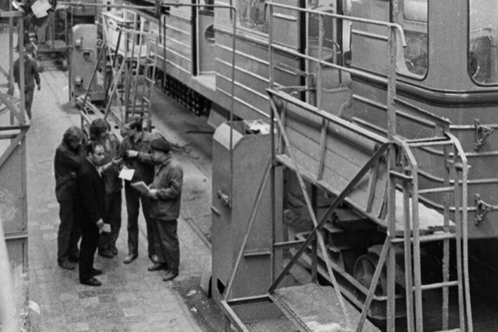 Cách các toa tàu điện ngầm ở Moscow được lắp ráp vào năm 1974.