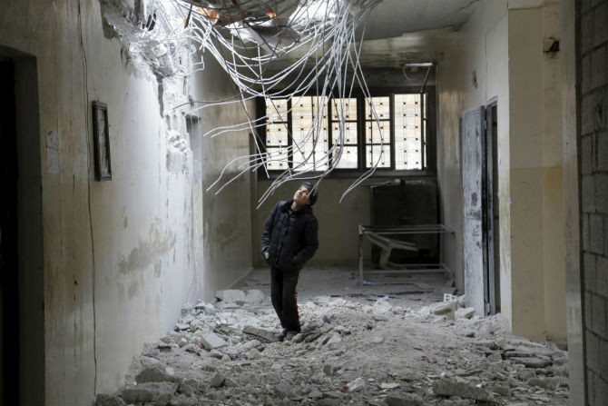 Bên trong một ngôi trường đã bị phá hủy tại thị trấn Injara, Aleppo, ngày 12/1.