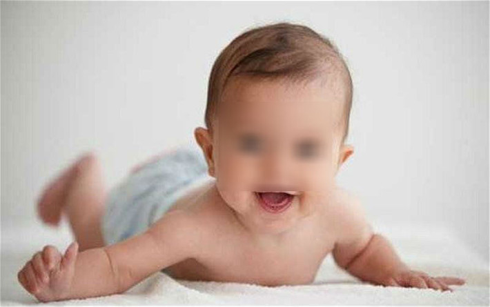 Các bác sĩ Brazil thông báo bé Kelvin Santos, 2 tuổi, tử vong sau khi bé ngừng thở. Nhưng khi đang nằm trong quan tài, Kelvin bất ngờ tỉnh dậy và đòi uống nước, khiến cả gia đình kinh ngạc. Tuy nhiên, bé đã tử vong sau đó.