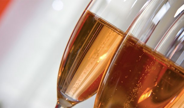 Tất cả các loại sâm panh được sản xuất ở vùng Champagne của nước Pháp.