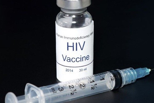 Từ năm 1980, nhiều cuộc tranh luận nổ ra về nguồn gốc của HIV và các giả thuyết khác nhau xuất hiện. Nhiều người cho rằng HIV/AIDS có nguồn gốc từ Châu Phi nhưng một số người tin rằng căn bệnh chết người này được các nhà khoa học sản xuất trong phòng thí nghiệm. Nhiều người theo thuyết âm mưu tin rằng phương pháp chữa HIV/AIDS đã được tìm thấy nhưng chưa được công bố cho thế giới. Hay họ đang sử dụng căn bệnh này như là một vũ khí?,...