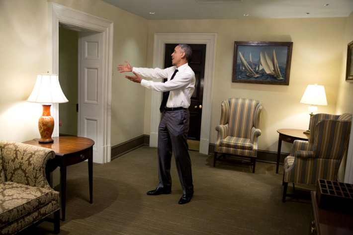 Ngày 29/4/2015: Khoảnh khắc thú vị khi Tổng thống Obama “cầu xin” cựu Chủ tịch Hạ viện Nancy sau khi họ gặp nhau tại Nhà Trắng.