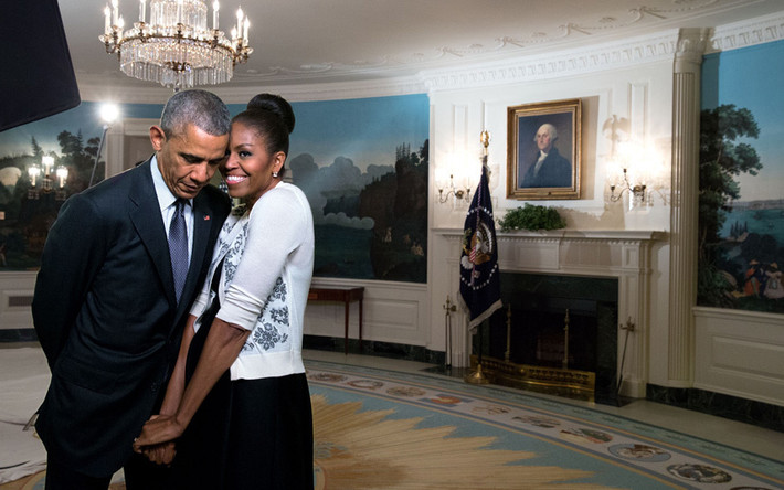Ngày 27/3/2015: Tổng thống Obama và Đệ nhất phu nhân Michel Obama trong một video ghi hình cho World Expo 2015 tại phòng Diplomatic Reception (nơi tổ chức sự kiện) của Nhà Trắng.