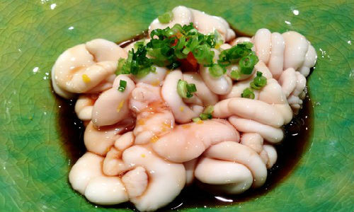 Shirako được coi là “món ăn đặc biệt của Nhật Bản”. Món Shirako hay còn gọi là Kiku, Tachi được chế biến cùng với các túi tinh dịch của cá. Món ăn này thường có trong tất cả các nhà hàng ở Nhật Bản.