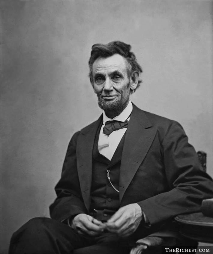 Cựu Tổng thống Mỹ Abraham Lincoln bị dính tin đồn là người đồng tính. Mặc dù vậy, ông vẫn là một trong những Tổng thống Mỹ thành công và nổi tiếng nhất.