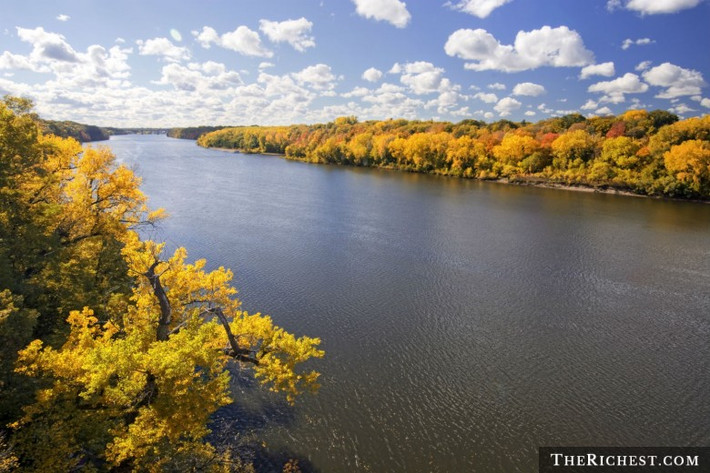 Tại Mississippi, hành động chửi thề hay say rượu nơi công cộng trước mặt hai người trở lên bị coi là vi phạm pháp luật. Nếu bị bắt gặp, bạn sẽ bị bắt giam một tháng hoặc nộp phạt 100 USD.