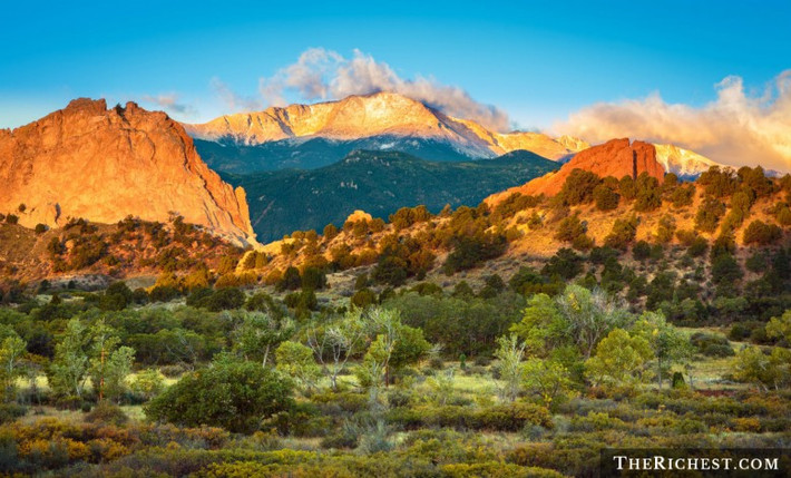 Tại bang Colorado, bạn sẽ gặp rắc rối nếu vô tình làm vỡ một tảng đá nào đó trong công viên.