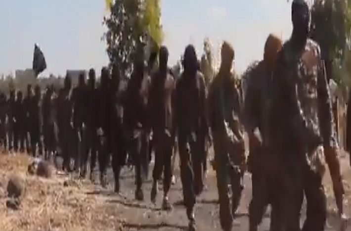 “Nhiều binh sĩ Quân đội Syria và Lực lượng Phòng vệ Quốc gia (NDF) thương vong trong vụ đột kích của IS”, nguồn tin nói thêm. Ảnh: AMN.