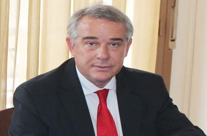 Bộ trưởng Luis Gneiting sinh ngày 22/2/1968 tại Carmen del Paraná, Itapua, Paraguay, trong một gia đình có cha là chính trị gia của Đảng Colorado. Ông đã tốt nghiệp Trường Đại học Quốc gia Asunción. Ảnh: Agenciahoy.