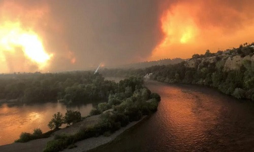 Trong đó, đám cháy Carr ở phía bắc California đã thiêu rụi 8.000 hecta rừng tại hạt Shasta và đang lan rộng hướng về phía thành phố Redding, đe dọa cuộc sống của hàng chục nghìn người dân và buộc họ phải đi sơ tán.