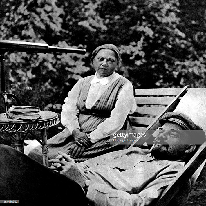 Trong các giai đoạn lãnh tụ Lenin hoạt động ở nước ngoài (1900-1905) và (1907-1917), bà Krupskaya luôn tích cực hoạt động cách mạng, gây dựng và phát triển phong trào trong giai cấp công nhân Nga. Ảnh: Getty.