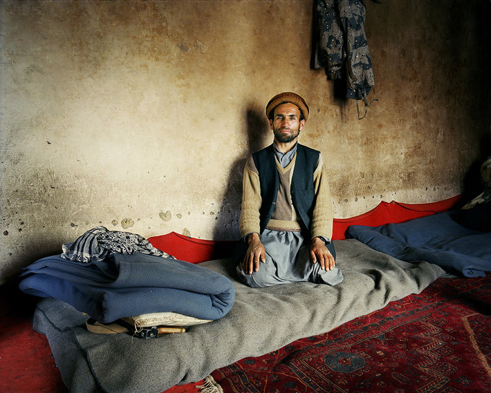 Người đàn ông này là một binh sĩ tại Sarhad-e-Wakhan và anh đang ở trong chốt kiểm soát quân đội cuối cùng ở Afghanistan.