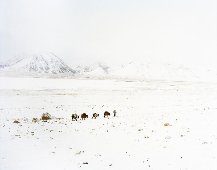 Họ tiếp tục di chuyển cho tới khi tới ngôi làng Sarhad-e-Wakhan, nằm ở cuối con đường do Liên Xô xây dựng 30 năm trước.