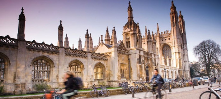 Oxford và Cambridge là hai trong số những trường đại học nổi tiếng nhất nước Anh. Hai viện đại học lâu đời này thường được gọi chung là “Oxbridge”.