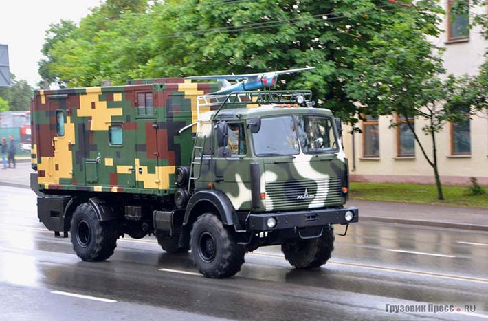Một mẫu UAV khác cũng được Belarus giới thiệu trong dịp này là mẫu máy bay trinh sát không người lái Busel-10, đây cũng là lần đầu tiên nó được giới thiệu trước công chúng và đi kèm với Busel-10 còn có cả trung tâm chỉ huy di động của nó. Ảnh: AR.