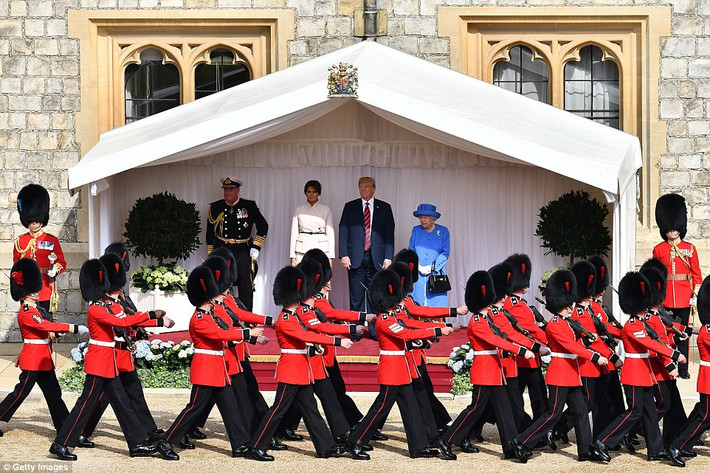 Ngày 14/7, Tổng thống Trump bay tới Scotland để chơi golf tại một khu nghỉ dưỡng riêng của ông, trước khi tới thủ đô Helsinki (Phần Lan) dự hội nghị thượng đỉnh với Tổng thống Nga Vladimir Putin vào ngày 16/7 tới.
