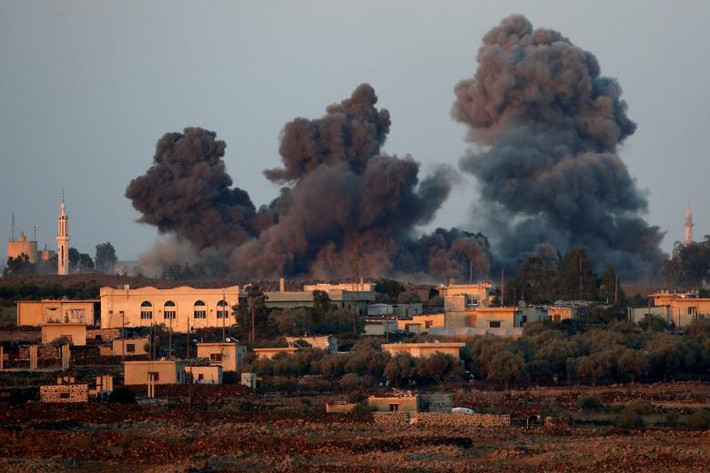 Trước đó, Israel khẳng định sẽ không cản trở sự hiện diện của Quân đội Syria tại Quneitra, nhưng sẽ tiếp tục tấn công ở khu vực dọc biên giới và tại các địa điểm khác ở Syria mà Tel Aviv nghi ngờ là nơi đồn trú của lực lượng do Iran hậu thuẫn. Ảnh: Reuters.