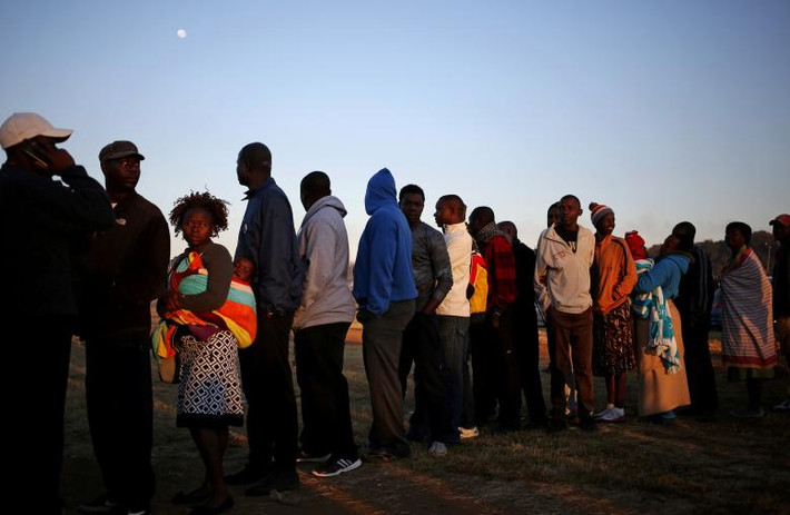 Cuộc bầu cử tại Zimbabawe lần này là màn “so găng” của 23 ứng cử viên vào vị trí Tổng thống và 75 đảng cho 250 ghế tại Quốc hội.