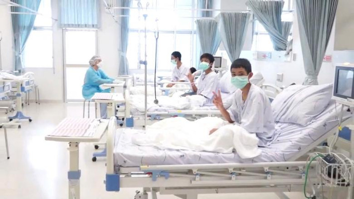 Thái Lan cam kết sẽ cấp quốc tịch cho tất cả những người như Adul vào năm 2024. Tuy nhiên, hiện tại, Adul không hề cảm thấy tự ti vì là người không quốc tịch. Cậu vẫn vươn lên và đạt thành tích cao trong học tập, là niềm tự hào của nhà trường và gia đình. Ảnh: Reuters.