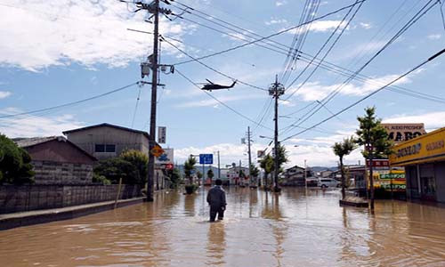 Theo Japan Times, tính đến cuối ngày 9/7, tổng số người thiệt mạng do mưa lũ ở Nhật Bản những ngày qua đã lên tới con số 126, khoảng 11 nghìn người phải sơ tán và 86 người khác vẫn mất tích. Ảnh: Reuters.