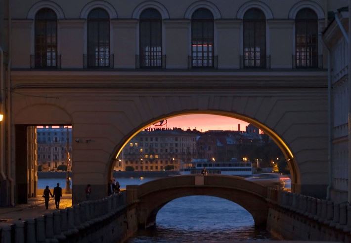 Kênh đào mùa đông ở thành phố Saint Petersburg trong mùa đêm trắng ở nước Nga.