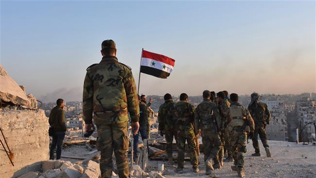 Đồng thời, các đơn vị pháo binh và tên lửa Syria dồn dập oanh kích căn cứ của phiến quân gần Anadan, Bayanoun và Nasibeen. Ảnh: FNA.