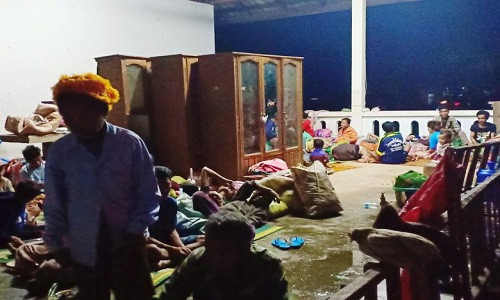 Theo hãng thông tấn Reuters, sự cố vỡ đập thủy điện ở Lào tối 23/7 đã khiến hàng trăm người mất tích, thiệt mạng và hàng nghìn ngôi nhà bị nước lũ nhấn chìm. Ảnh: Người dân sơ tán nằm trên nền nhà của một trung tâm cứu nạn tạm thời. Ảnh: Reuters.