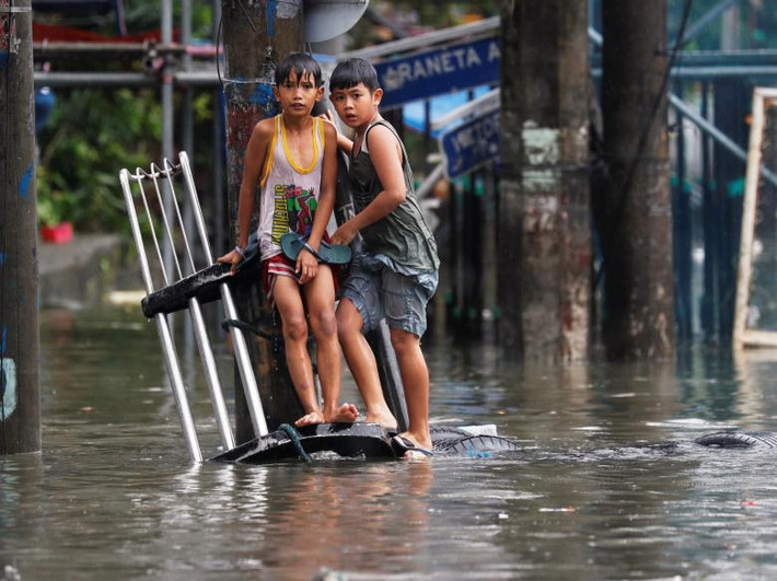 Ngoài ra, PAGASA cũng cảnh báo mưa lũ tại các tỉnh xung quanh thủ đô Manila.