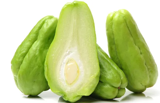 Với hàm lượng chất xơ đáng kể và các chất dinh dưỡng tăng cường tiêu hóa, su su là một loại thực phẩm có thể thúc đẩy hệ tiêu hóa theo nhiều cách, ngăn ngừa táo bón, đồng thời khuyến khích vi khuẩn lành mạnh cư trú trong đường ruột.