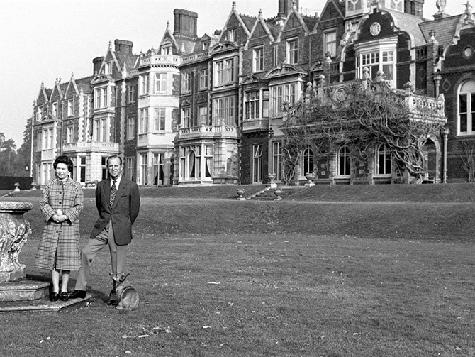 Nữ hoàng Elizabeth II thường dành thời gian tới dinh thự hoàng gia Sandringham vào dịp lễ Giáng sinh và Năm Mới.