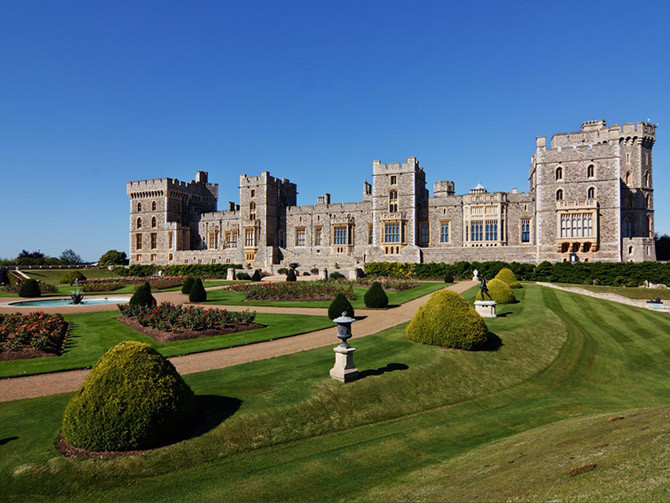 Lâu đài Windsor ở Berkshire (Anh) được xây dựng vào thế kỷ 11. Nữ hoàng Elizabeth II thường dành thời gian cuối tuần ở đây.