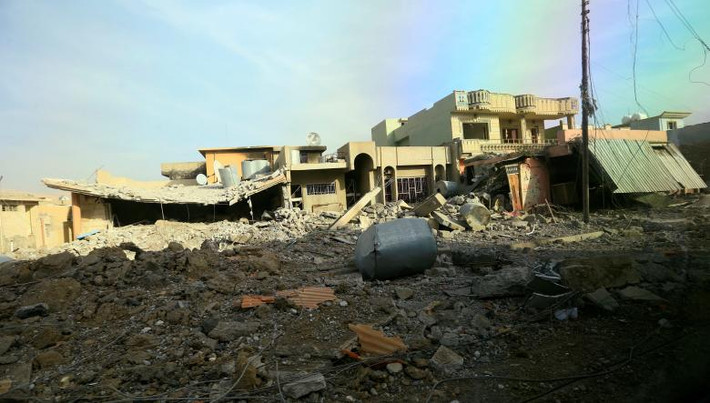 Những ngôi nhà bị hư hại trong các cuộc giao tranh ở thị trấn Bashiqa, phía đông Mosul, ngày 9/11.