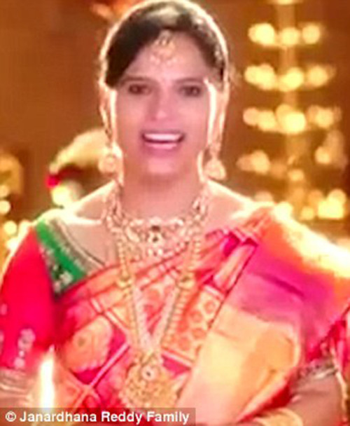 Được biết, nhiều ngôi sao Bollywood cũng tham dự và biểu diễn trong đám cưới của Brahmani Reddy. Ảnh: Daily Mail.