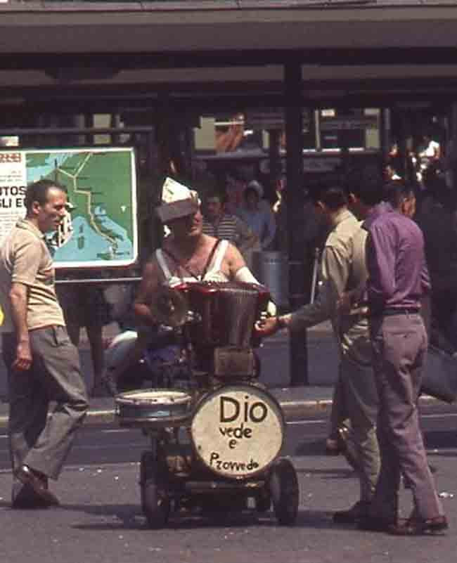 Âm nhạc đường phố ở Rome.