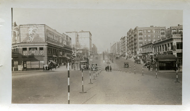 Một con đường ở Manhattan, New York, trong bức ảnh chụp năm 1919.