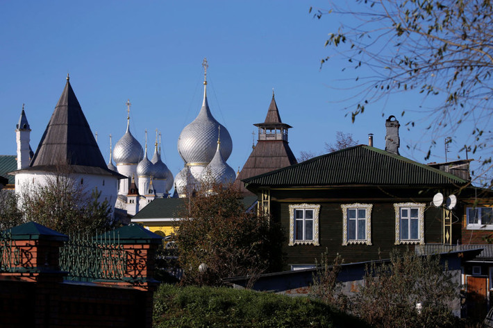 Những ngôi nhà gỗ ở Rostov, vùng Yaroslavl, ngày 24/10.