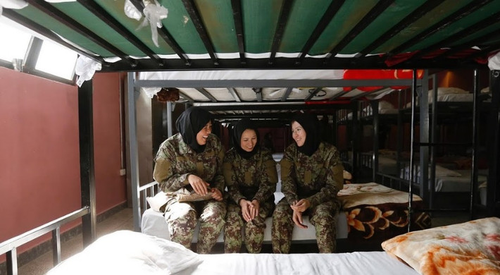 Phòng ngủ của các nữ quân nhân Afghanistan.