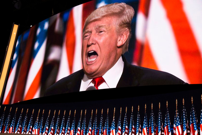 Tỷ phú Donald Trump phát biểu trong ngày thứ tư của Hội nghị Quốc gia của Đảng Cộng hòa ở Cleveland, Ohio, ngày 21/7/2016.
