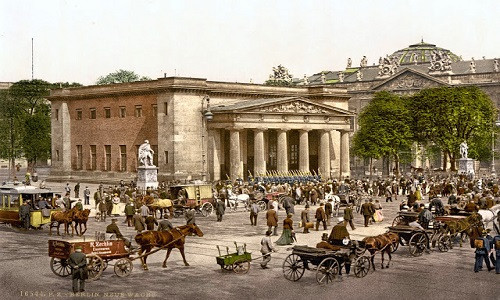 Cảnh đường phố đông đúc ở thủ đô Berlin của nước Đức nhiều năm về trước.