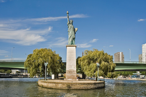 Một bức tượng khác được đặt ở Ile des Cygnes, bên bờ sông Seine (Paris, Pháp). Bức tượng này được khánh thành vào năm 1889 và hướng về phía tây nam của bờ sông. Đây là món quà mà cộng đồng người Paris ở Mỹ tặng cho thành phố này nhân dịp kỷ niệm 100 năm Cách mạng Pháp. Ảnh: Getty Images